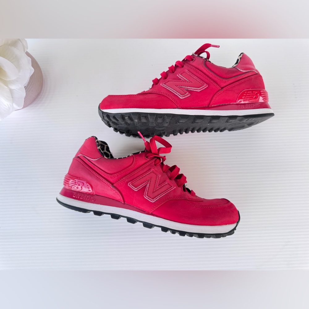 New Balance 574 V1 High Roller Red Sneakers WL574SPR Women’s Size 8 Leopard - Picture 5 of 14